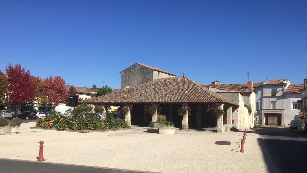 La Petite Maison Crezieres Exterior foto